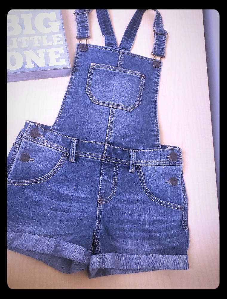 Girls wear